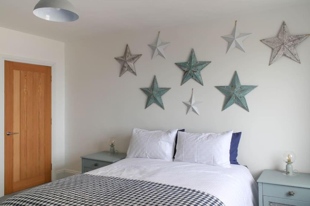 Lovely 2- Bedroom Apartment With Stunning Sea Views رذينج المظهر الخارجي الصورة